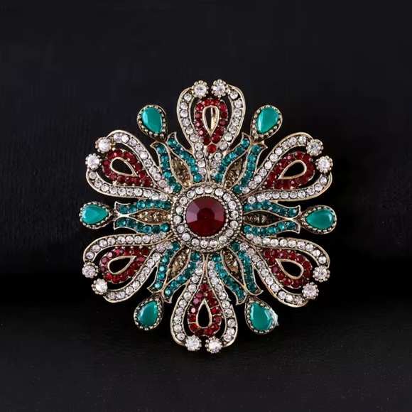 Vintage Baroque Queen Crystal Elegant Brooch - Picture 3 of 12